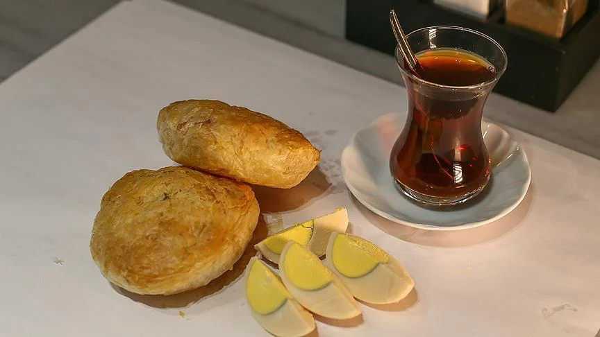 İzmir’in simgesi boyoz: Tarihi, lezzeti ve kültürel değeriyle öne çıkıyor