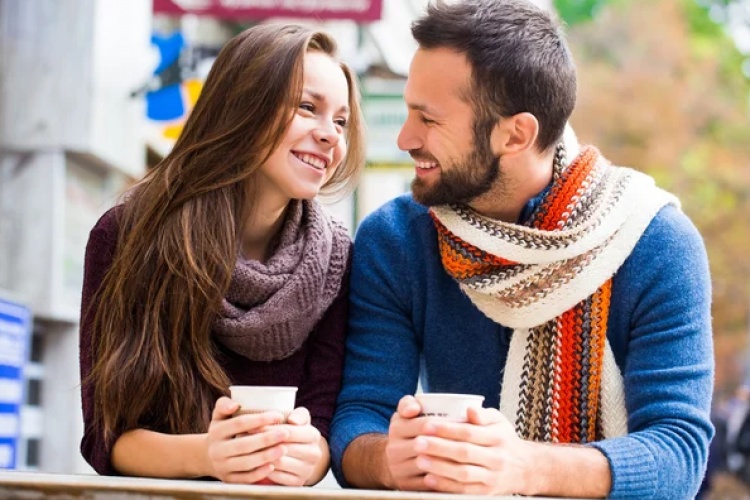 Sizi büyük bir dikkatle dinlerler